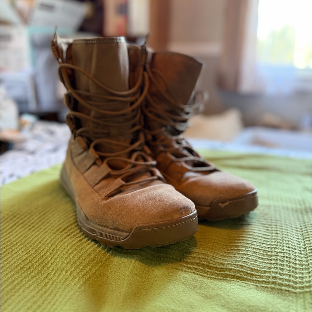Nike Men's Lace-Up Tactical Boots in Brown